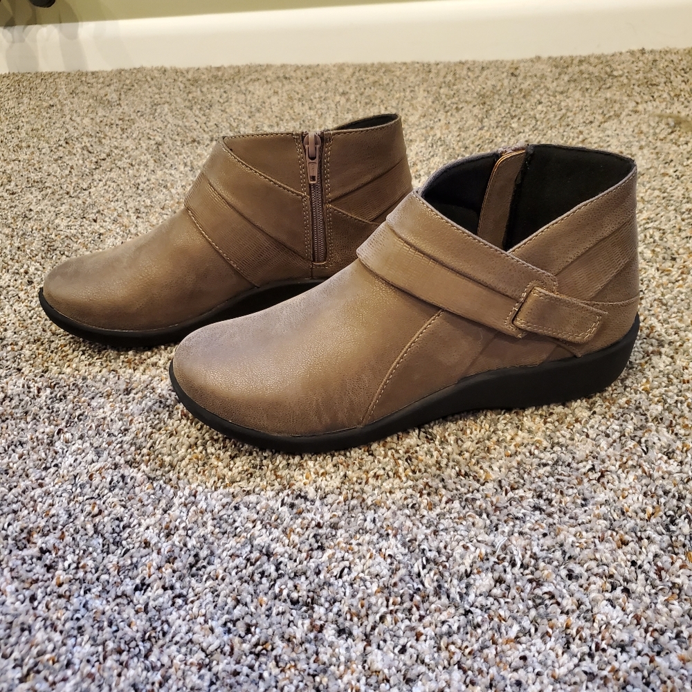 Clarks Sillian Rani booties, size 7